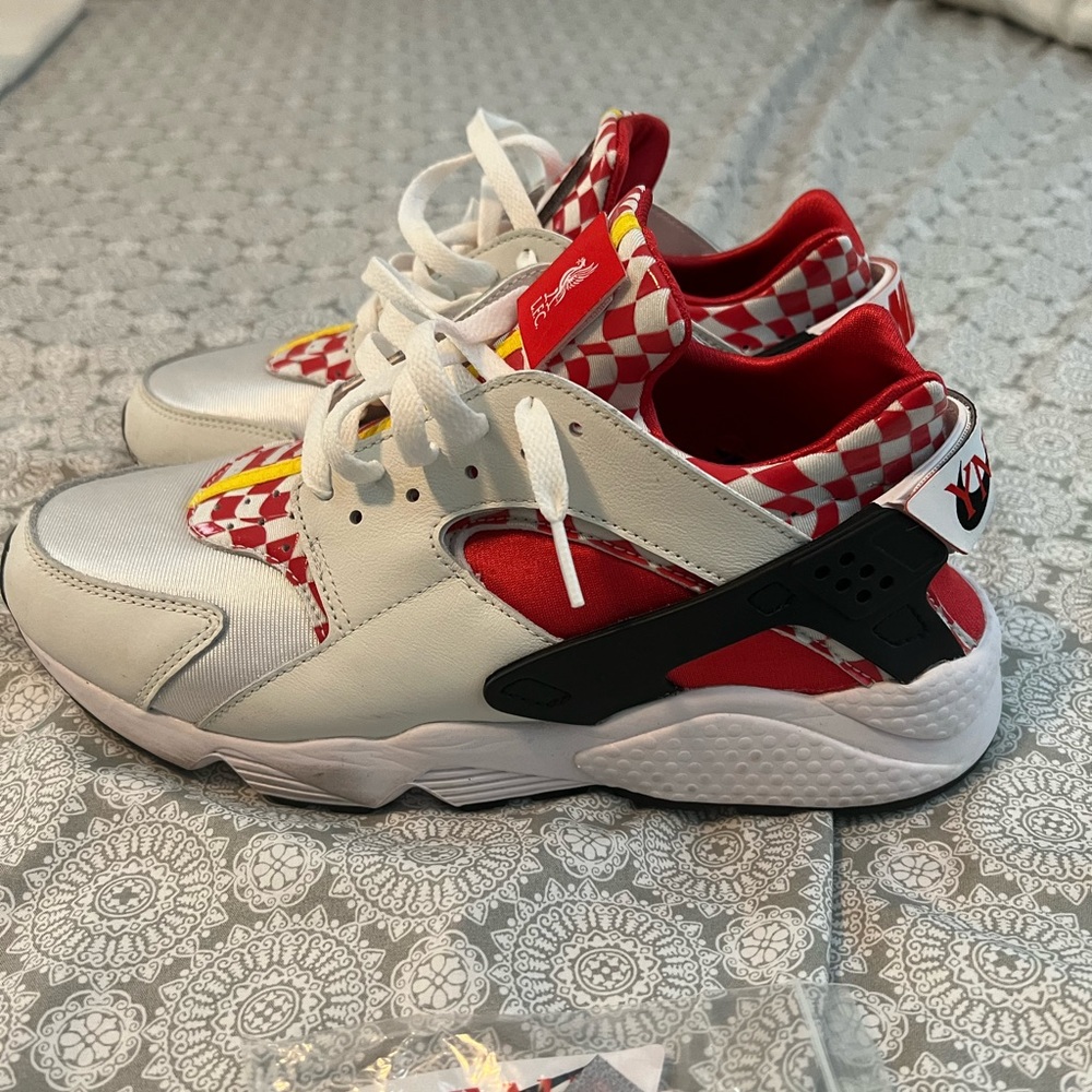Size 10.5 Liverpool FC x Nike Huarache